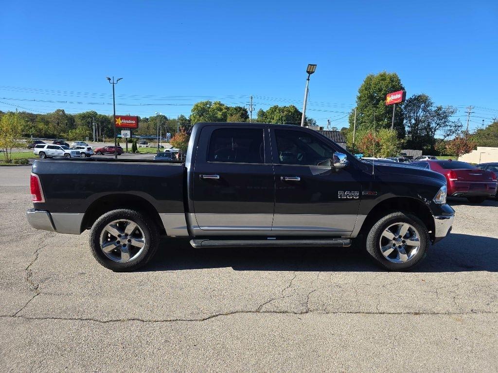 RAM 1500 4WD Crew Cab 140.5" Laramie 2016