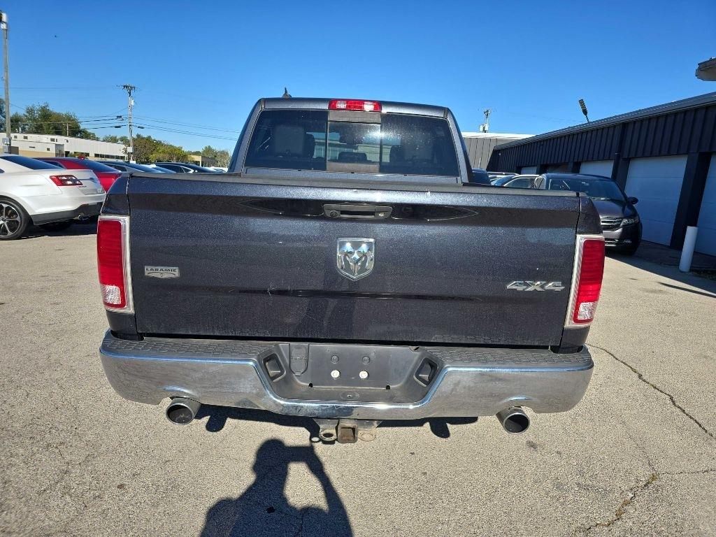 RAM 1500 4WD Crew Cab 140.5" Laramie 2016