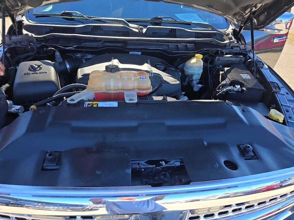 RAM 1500 4WD Crew Cab 140.5" Laramie 2016