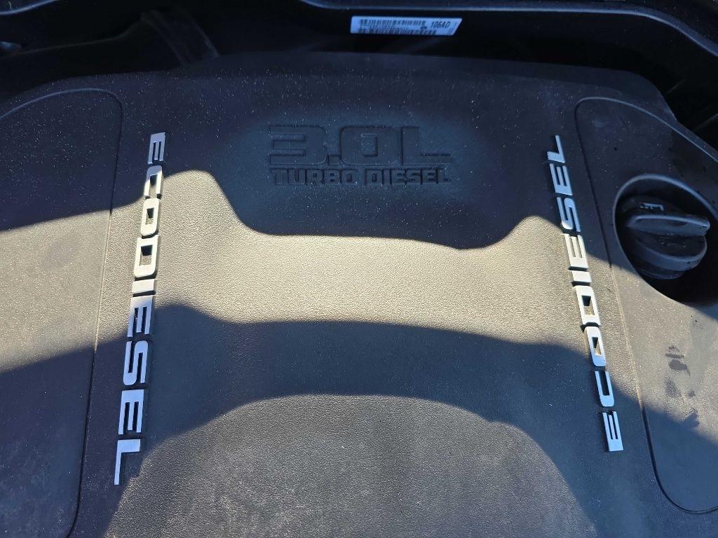 RAM 1500 4WD Crew Cab 140.5" Laramie 2016