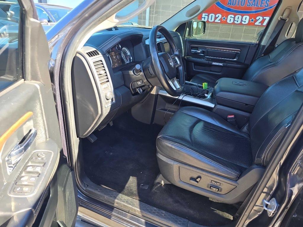 RAM 1500 4WD Crew Cab 140.5" Laramie 2016