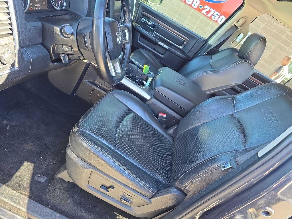 RAM 1500 4WD Crew Cab 140.5" Laramie 2016