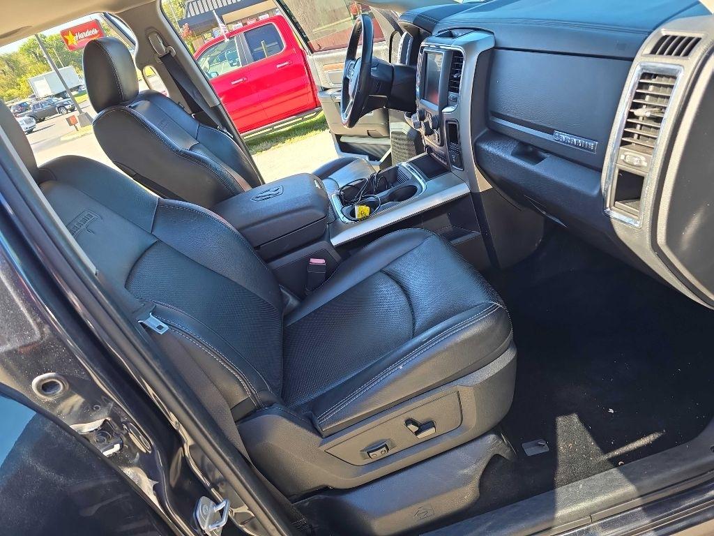 RAM 1500 4WD Crew Cab 140.5" Laramie 2016