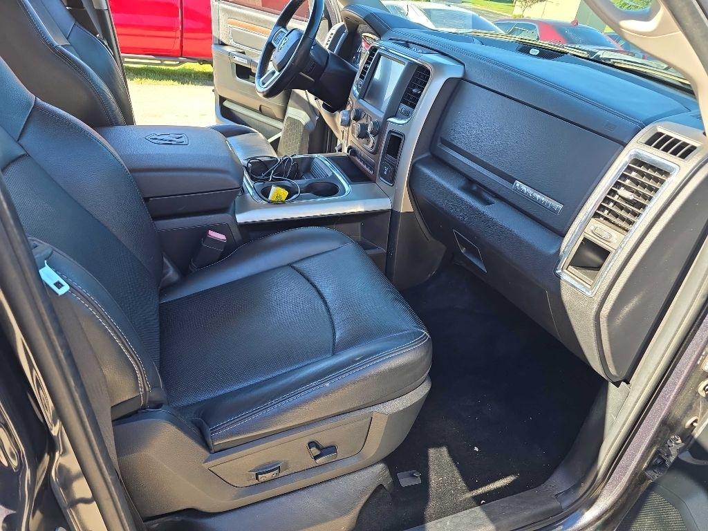 RAM 1500 4WD Crew Cab 140.5" Laramie 2016