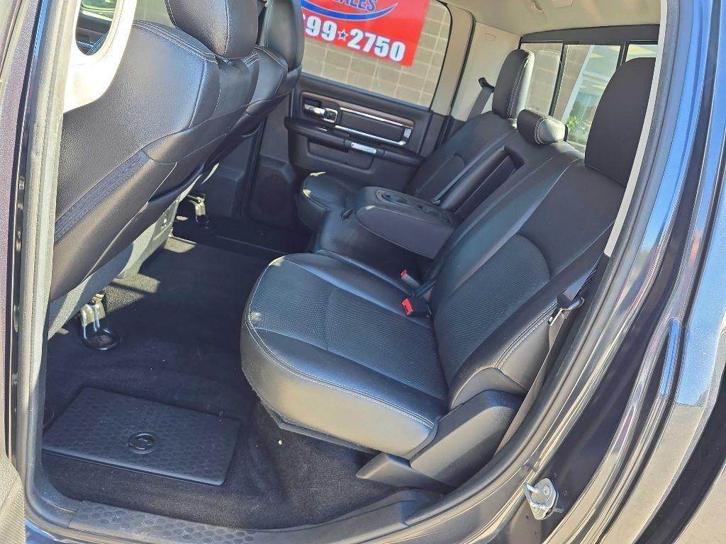 RAM 1500 4WD Crew Cab 140.5" Laramie 2016
