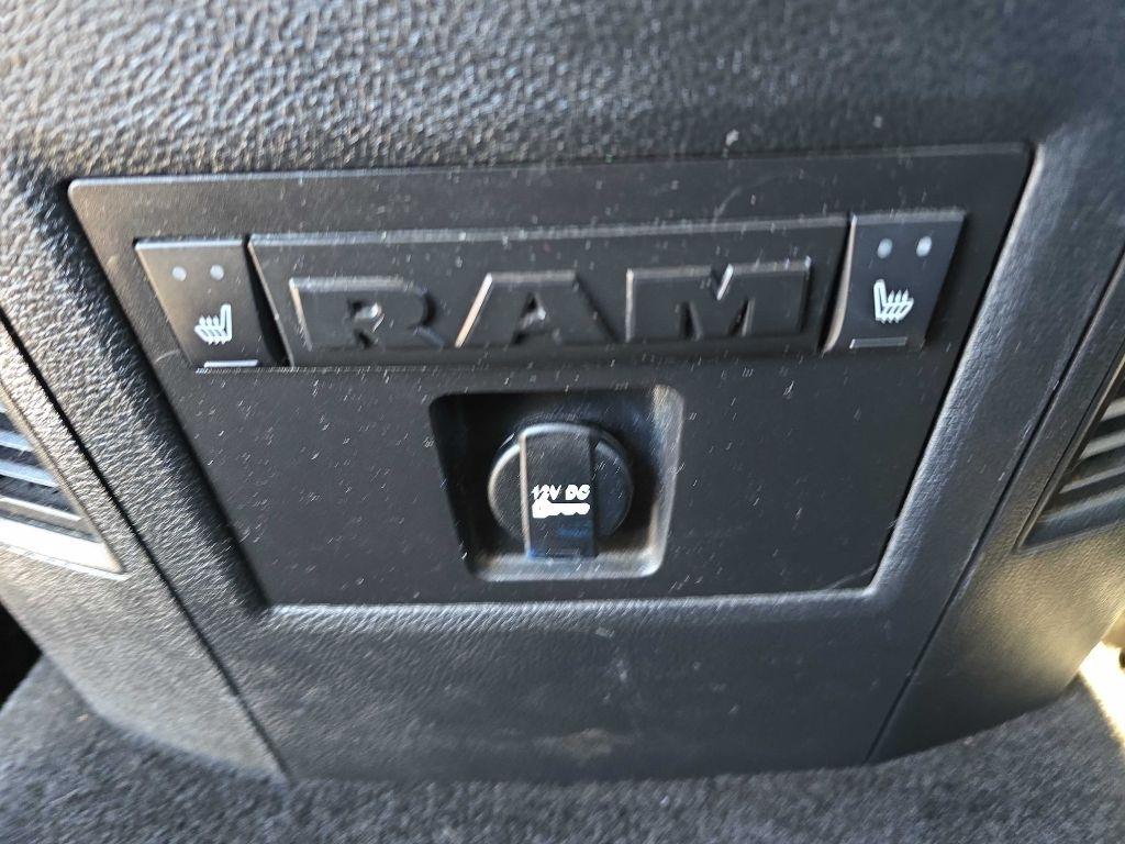 RAM 1500 4WD Crew Cab 140.5" Laramie 2016