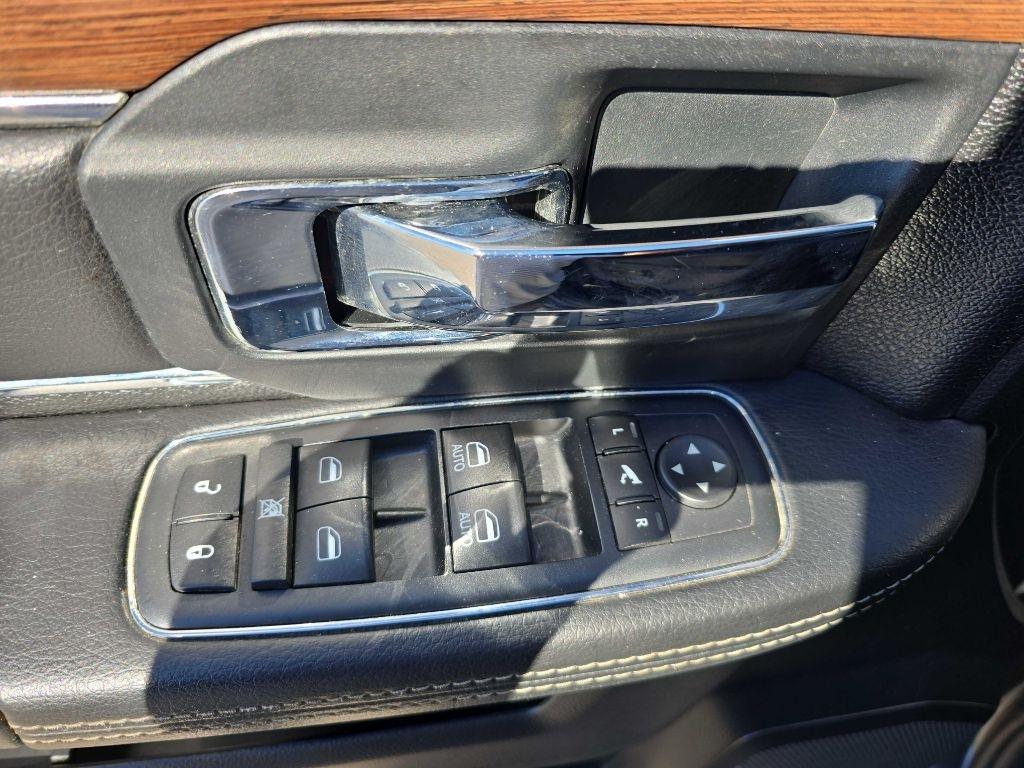 RAM 1500 4WD Crew Cab 140.5" Laramie 2016