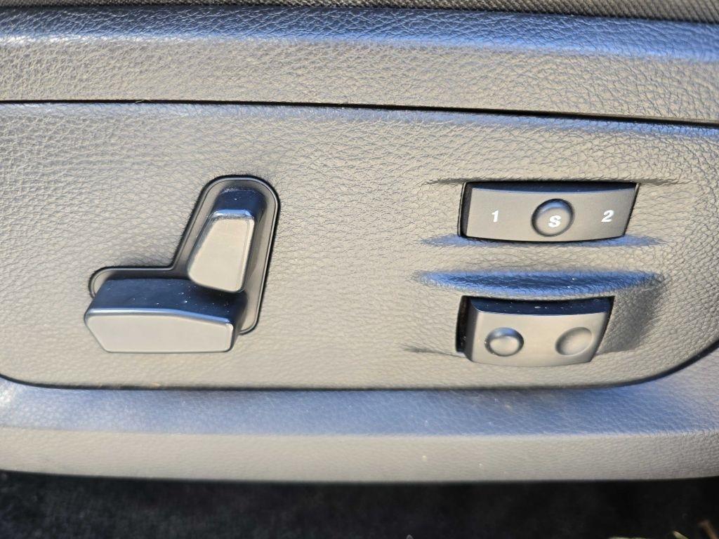 RAM 1500 4WD Crew Cab 140.5" Laramie 2016