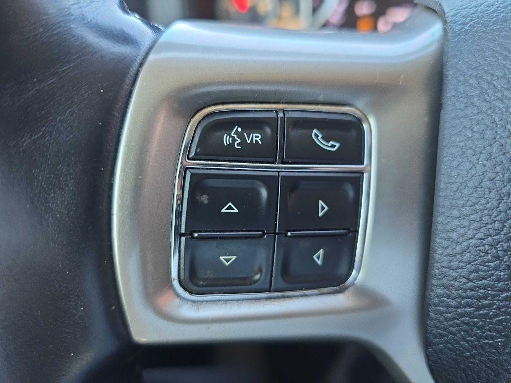 RAM 1500 4WD Crew Cab 140.5" Laramie 2016