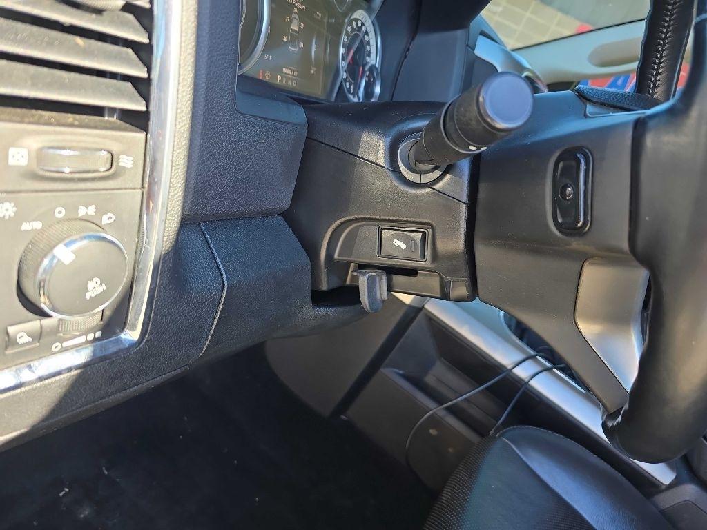 RAM 1500 4WD Crew Cab 140.5" Laramie 2016