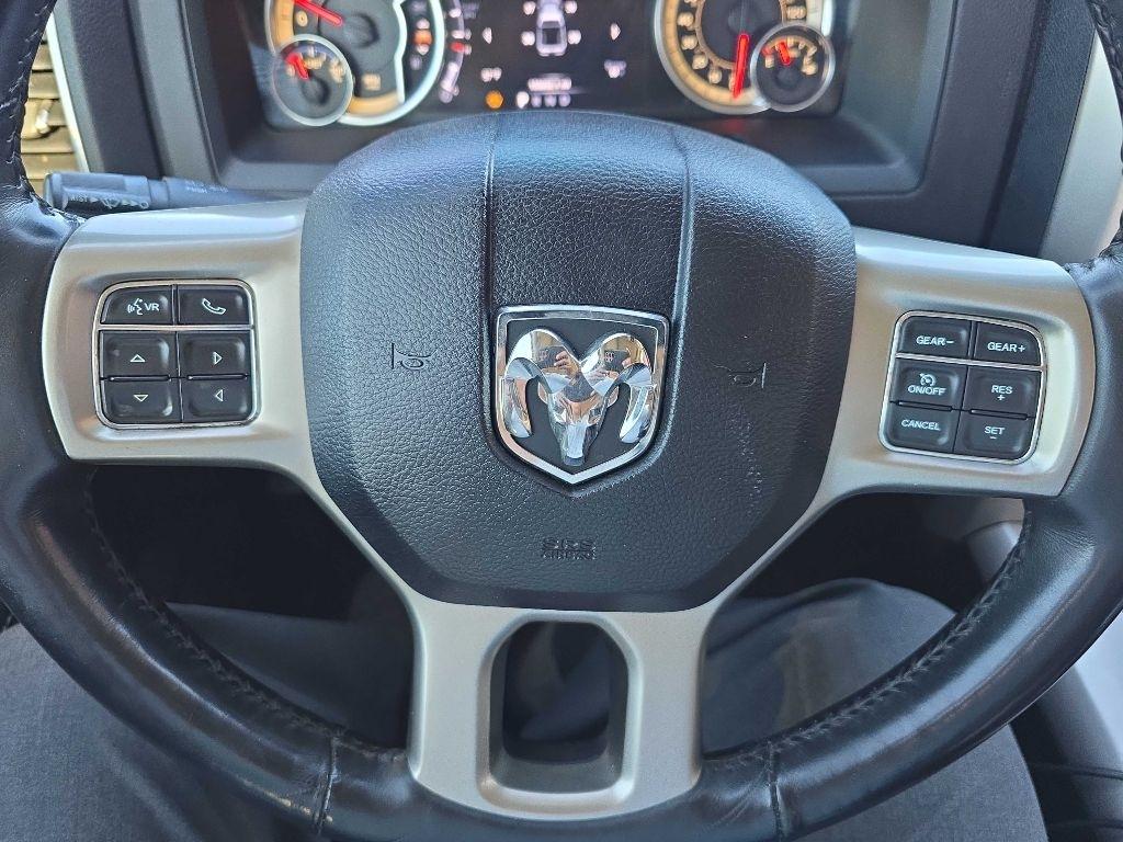 RAM 1500 4WD Crew Cab 140.5" Laramie 2016
