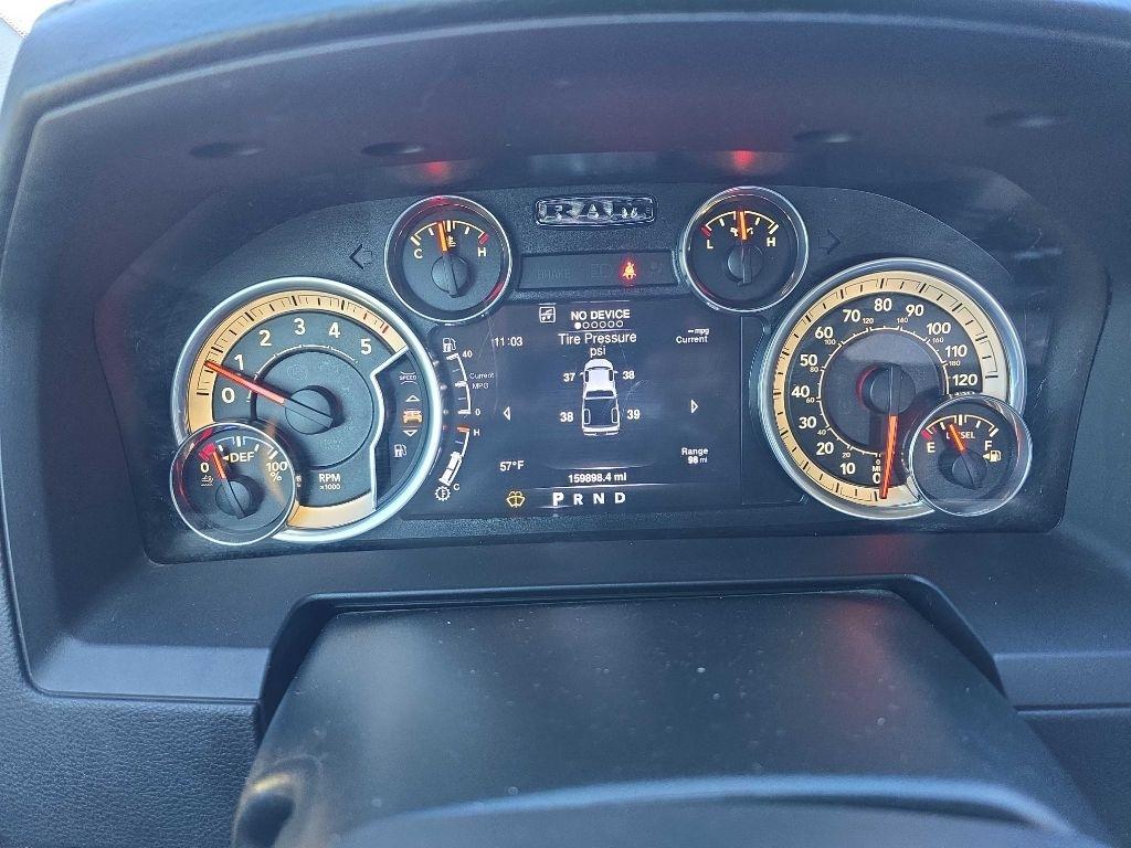 RAM 1500 4WD Crew Cab 140.5" Laramie 2016