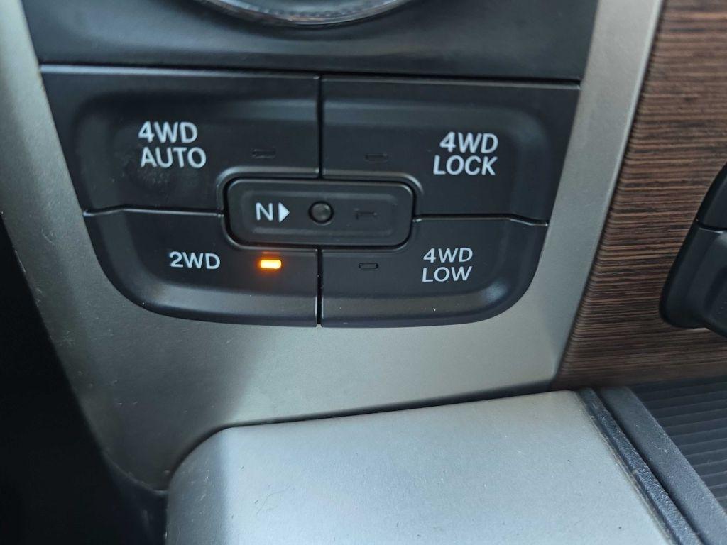 RAM 1500 4WD Crew Cab 140.5" Laramie 2016
