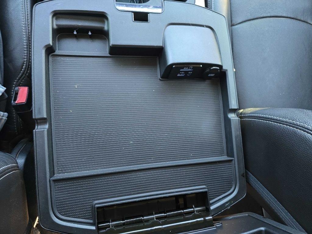 RAM 1500 4WD Crew Cab 140.5" Laramie 2016