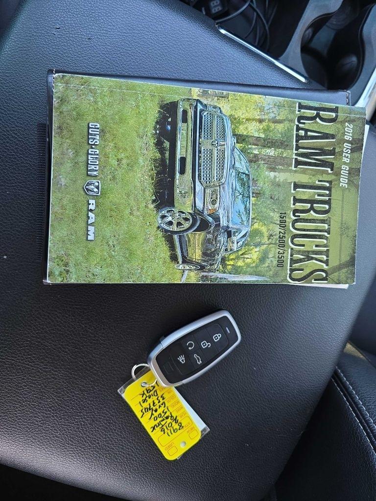 RAM 1500 4WD Crew Cab 140.5" Laramie 2016