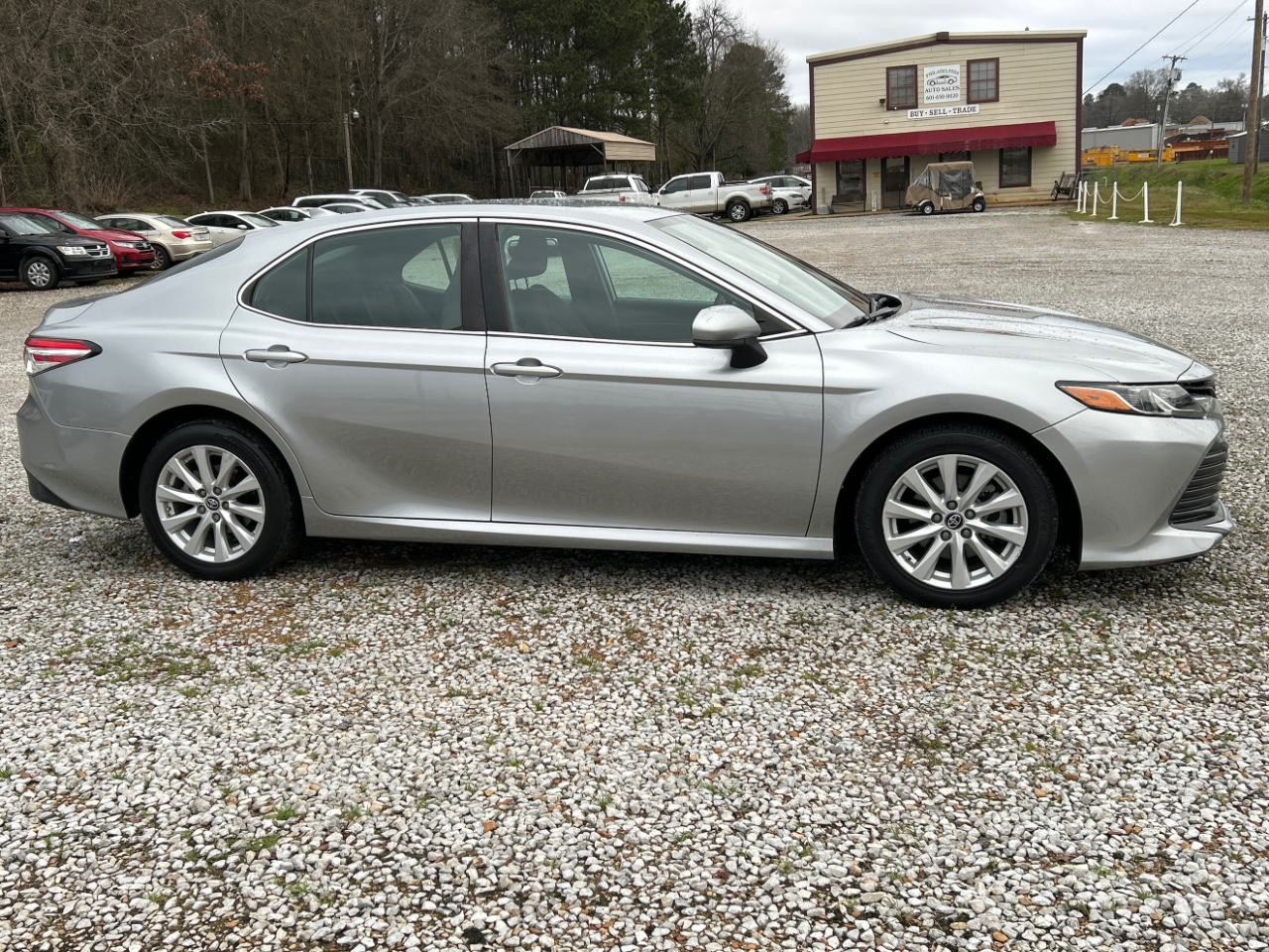 Toyota Camry LE Auto (Natl) 2019