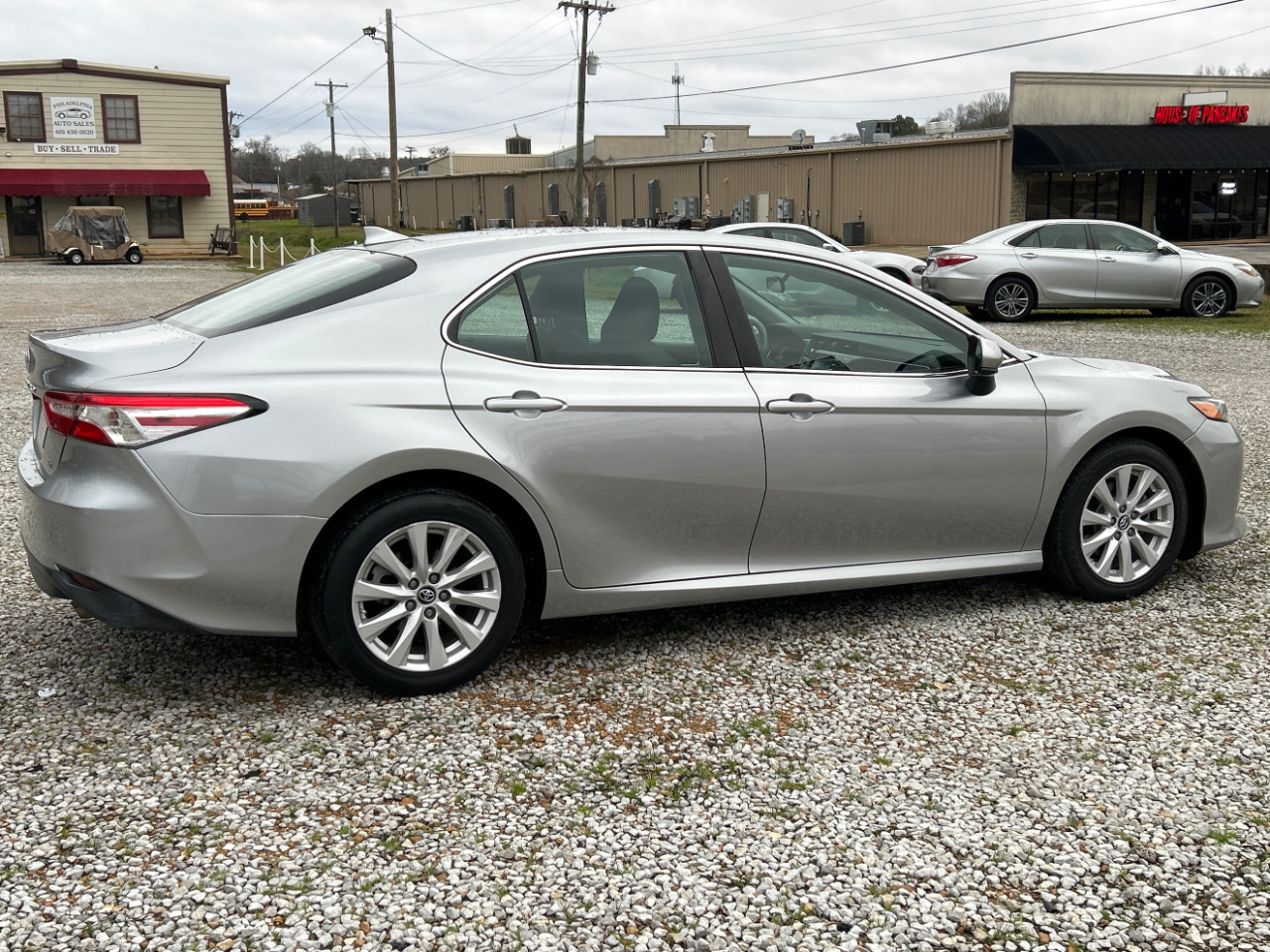 Toyota Camry LE Auto (Natl) 2019