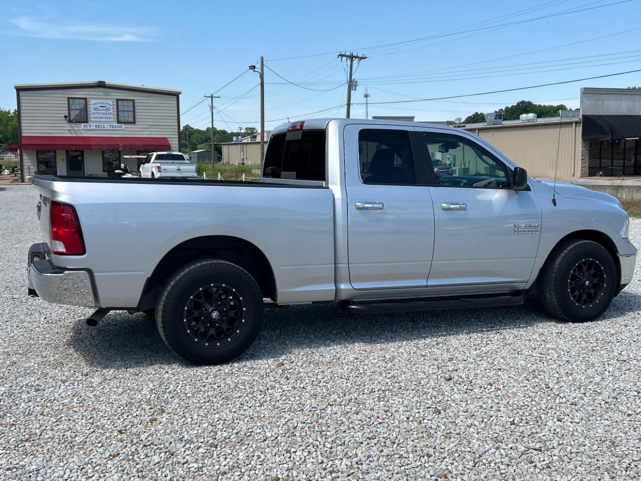 RAM 1500 2WD Quad Cab 140.5" SLT 2016