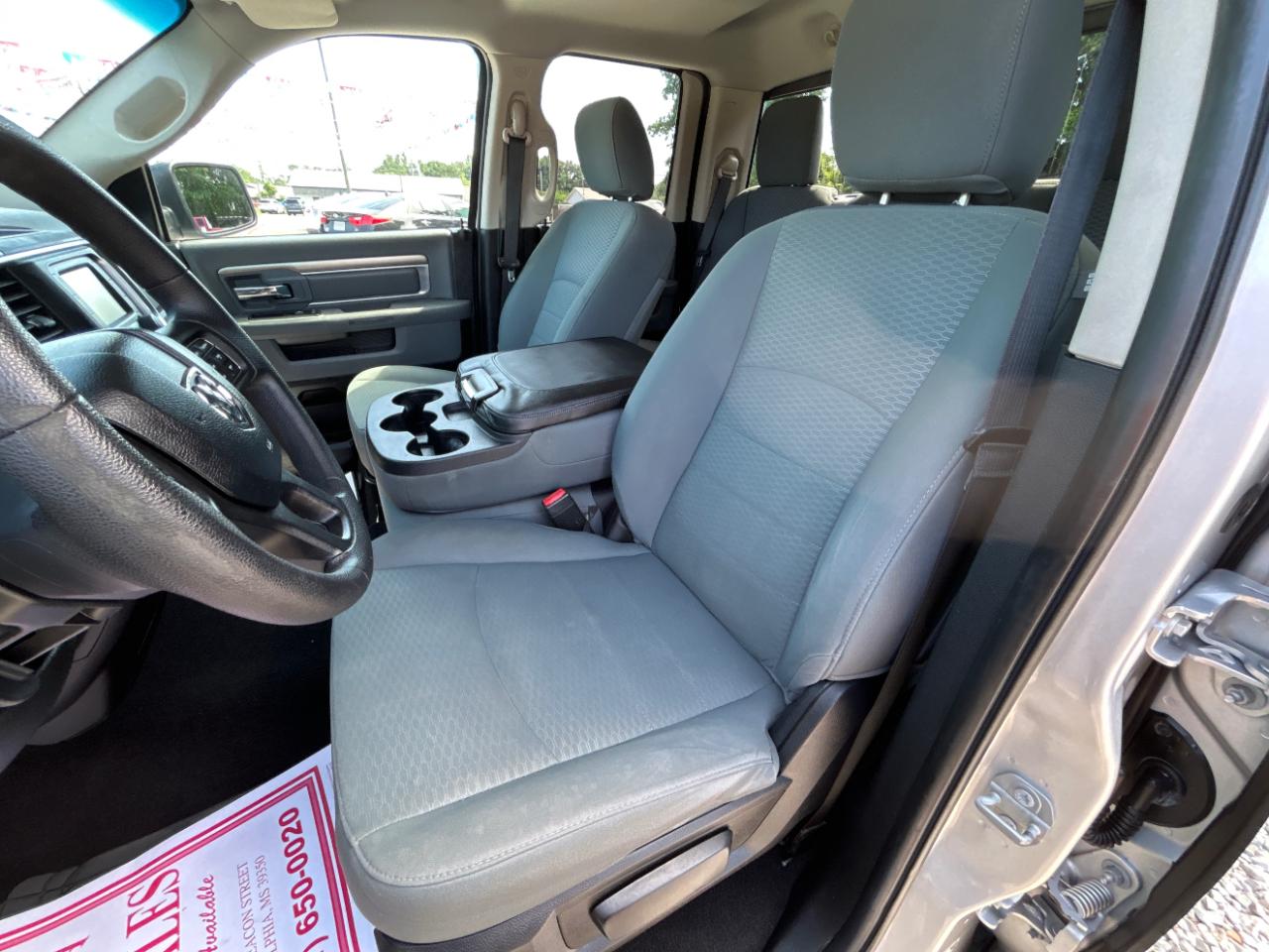 RAM 1500 2WD Quad Cab 140.5" SLT 2016