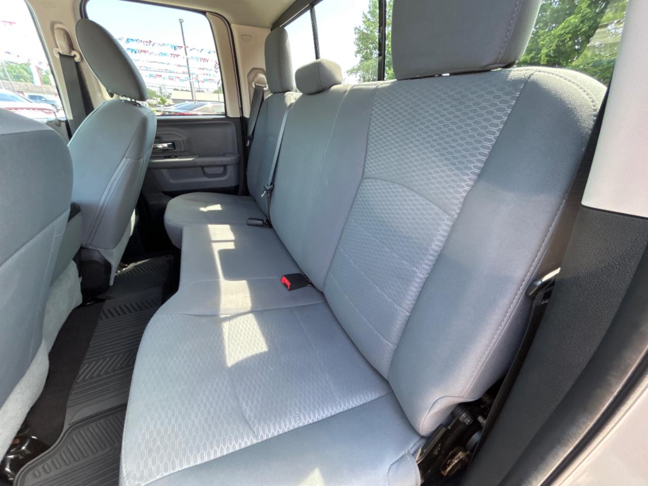 RAM 1500 2WD Quad Cab 140.5" SLT 2016
