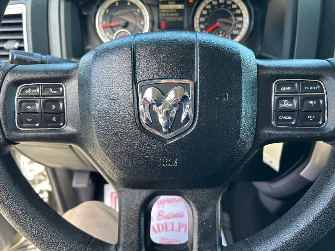 RAM 1500 2WD Quad Cab 140.5" SLT 2016
