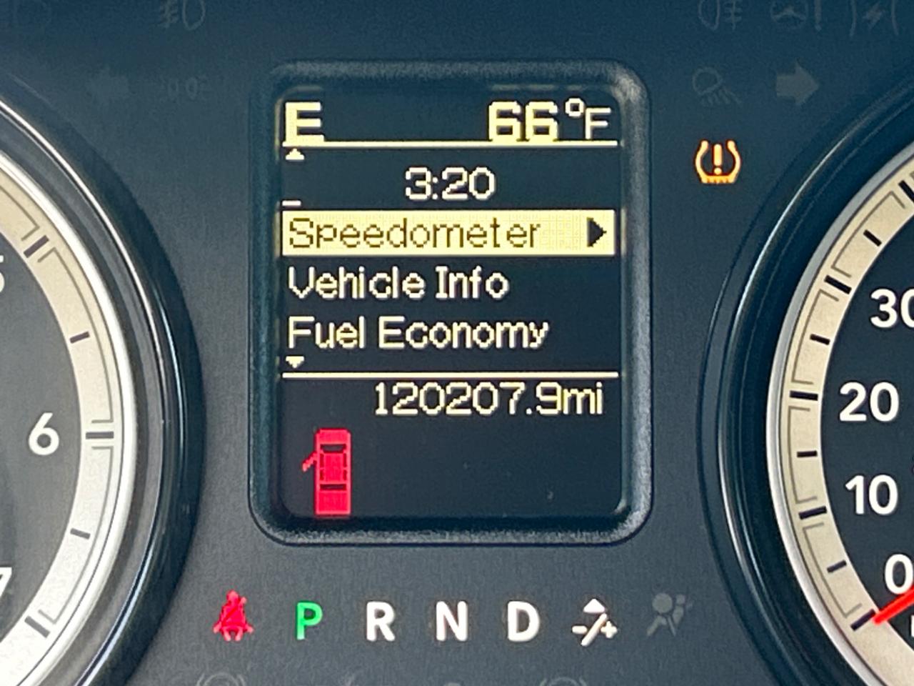 RAM 1500 2WD Quad Cab 140.5" SLT 2016
