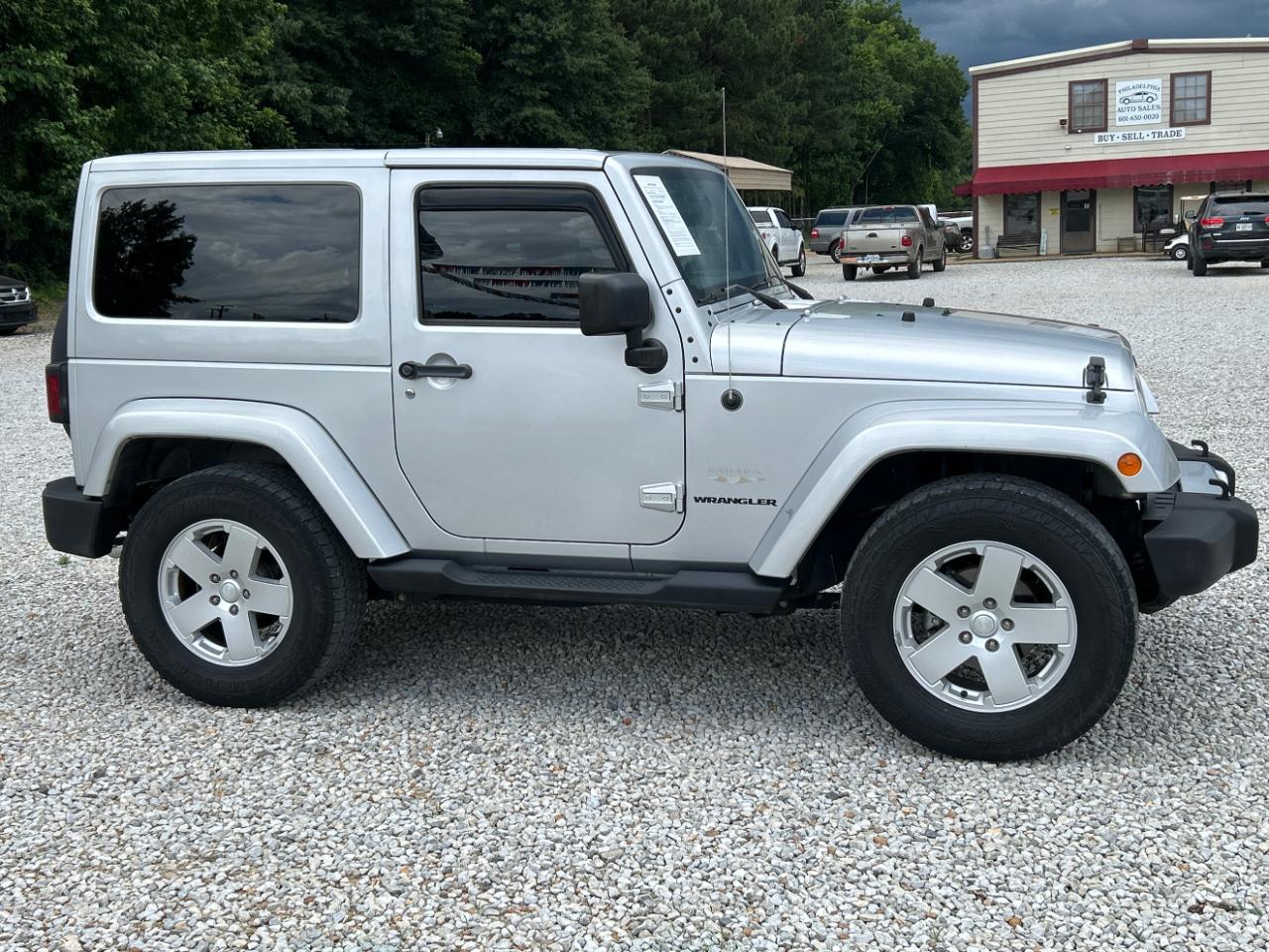 Jeep Wrangler 4WD 2dr Sahara 2011