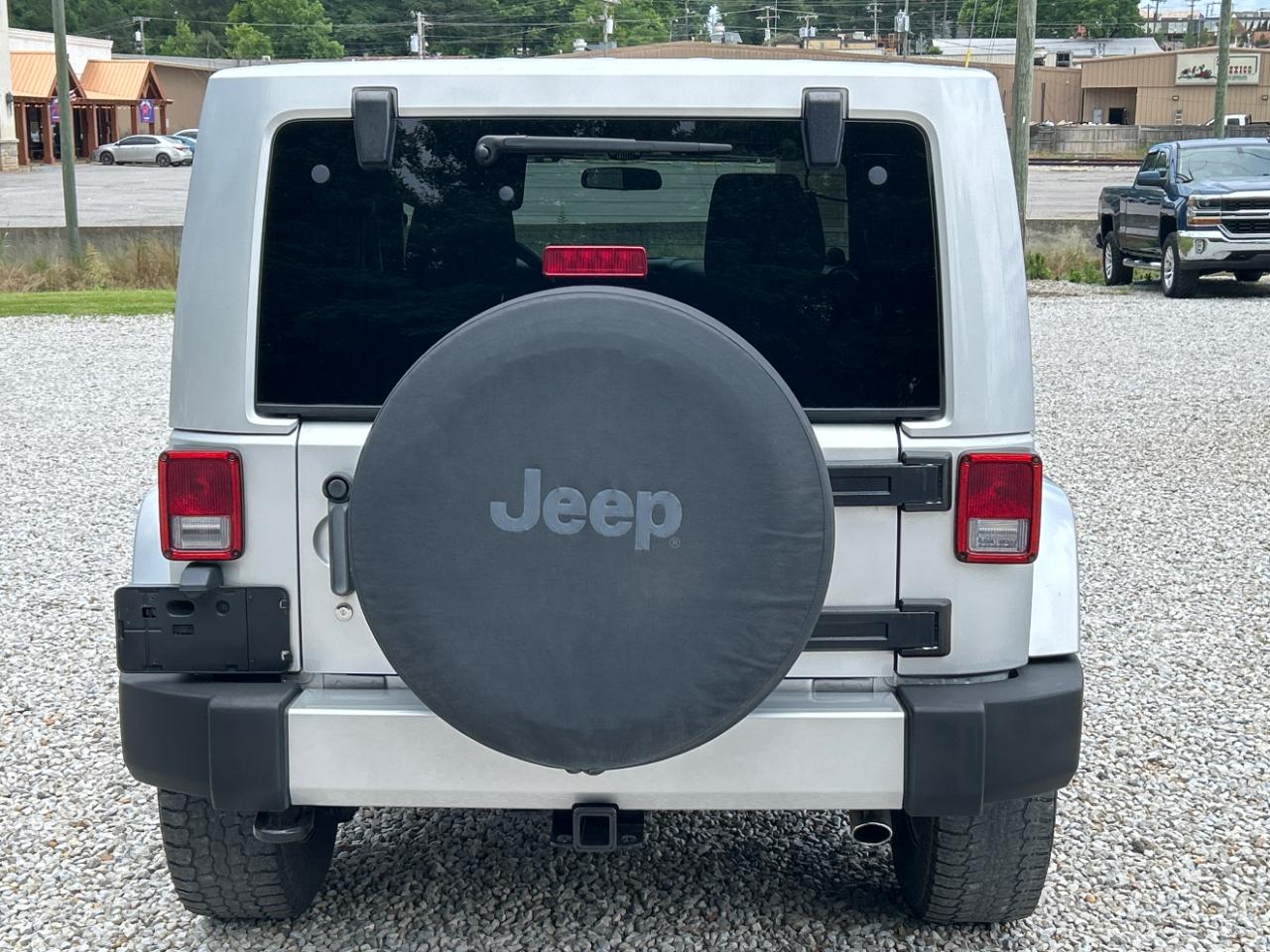 Jeep Wrangler 4WD 2dr Sahara 2011