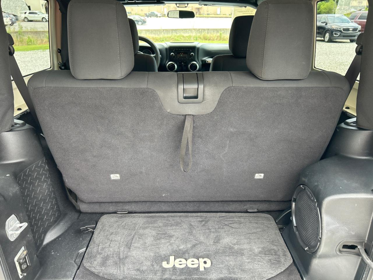 Jeep Wrangler 4WD 2dr Sahara 2011
