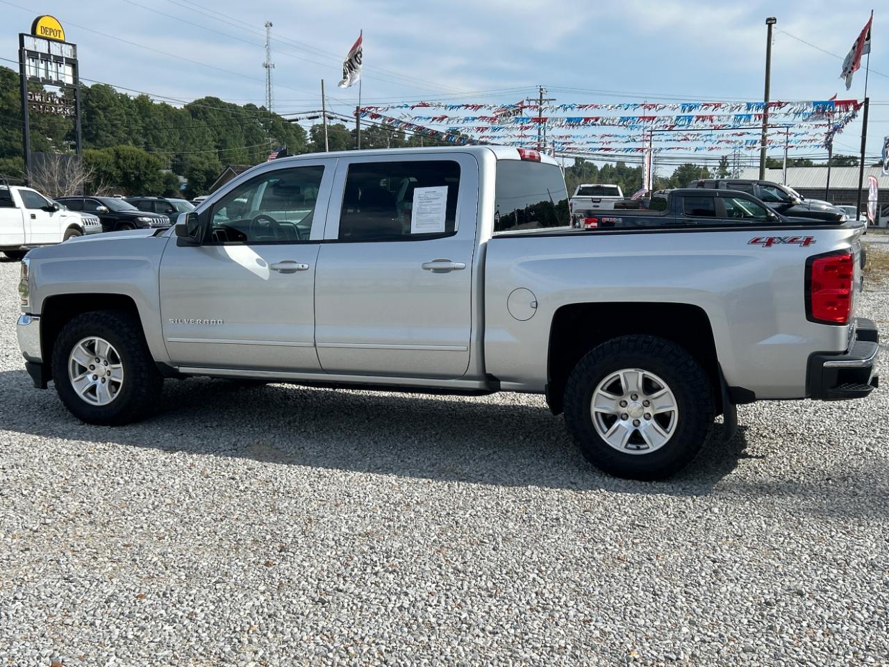 Chevrolet Silverado 1500 4WD Crew Cab 143.5" LT w/1LT 2017