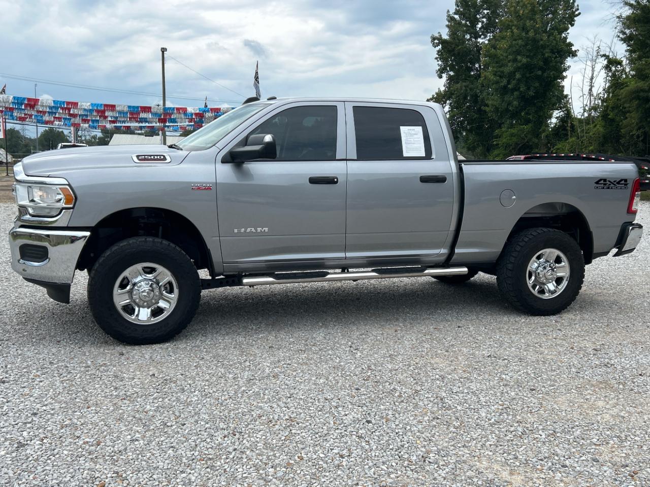 RAM 2500 Tradesman 4x4 Crew Cab 6'4" Box 2020