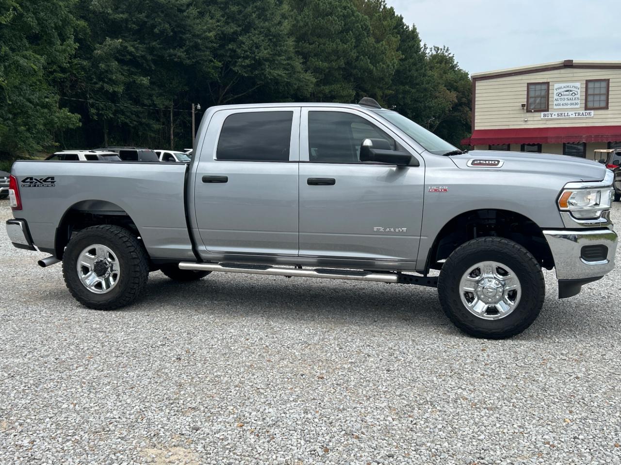 RAM 2500 Tradesman 4x4 Crew Cab 6'4" Box 2020