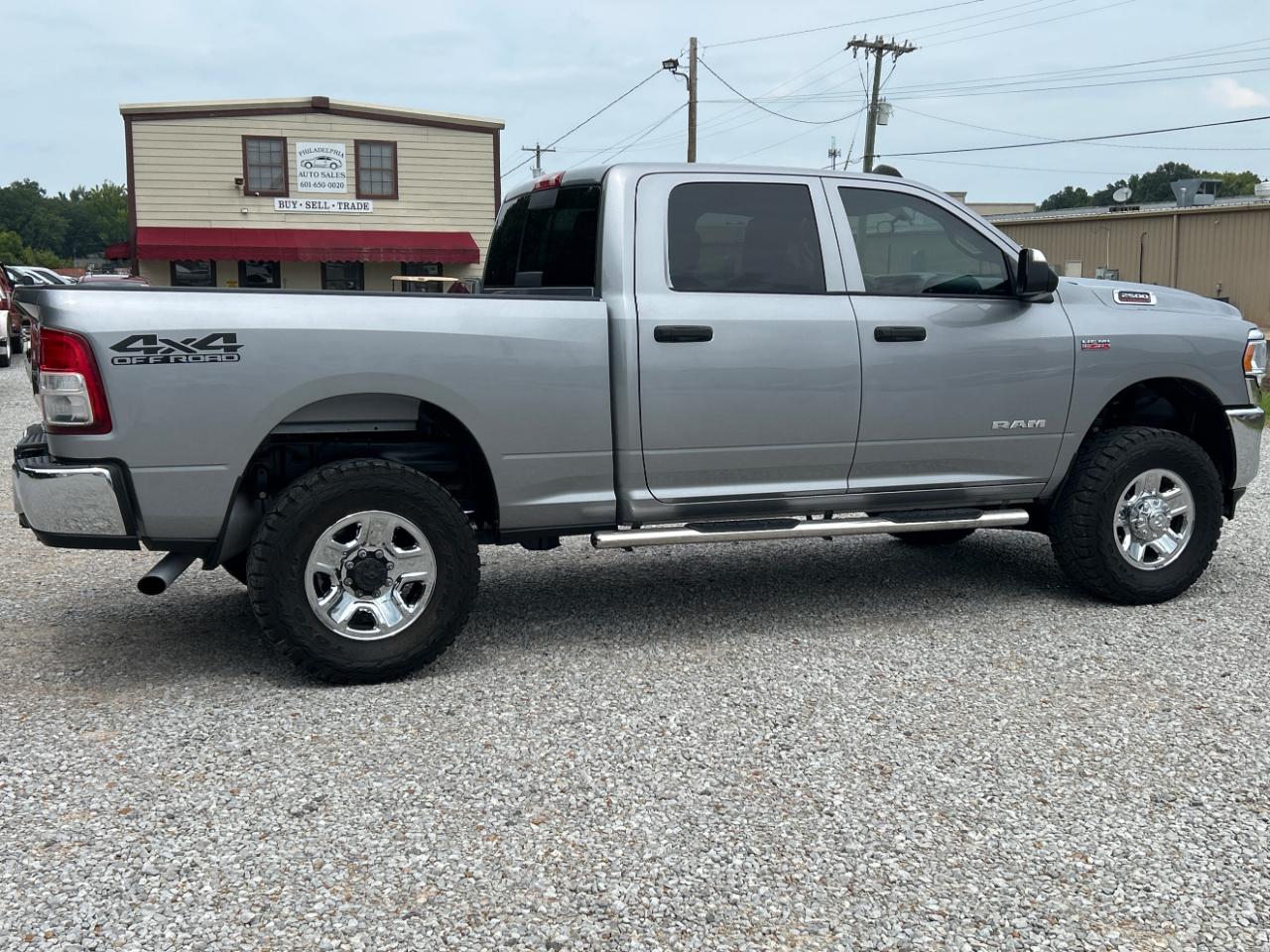 RAM 2500 Tradesman 4x4 Crew Cab 6'4" Box 2020
