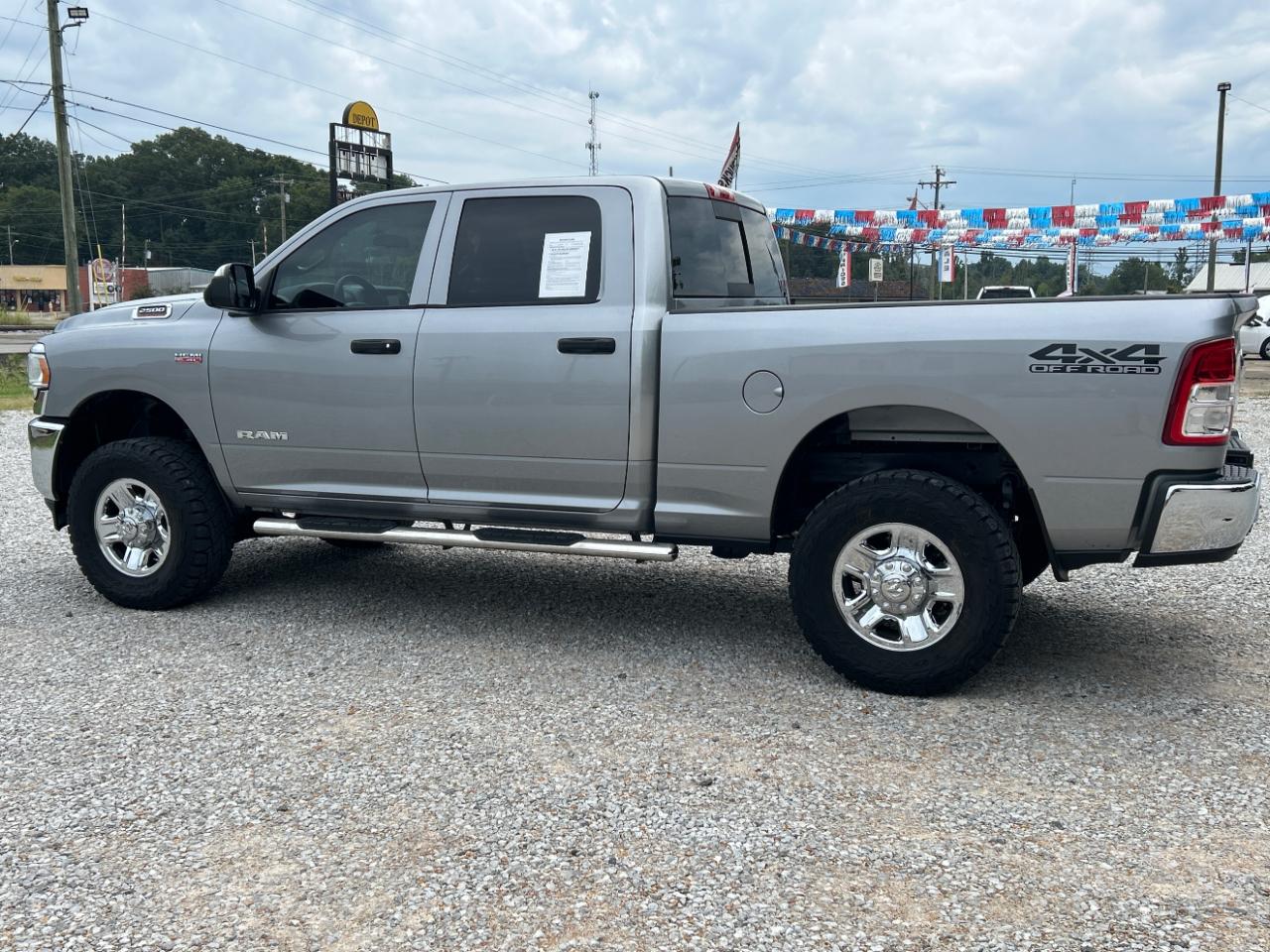 RAM 2500 Tradesman 4x4 Crew Cab 6'4" Box 2020