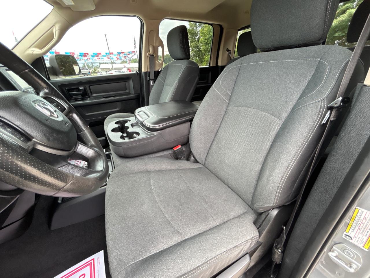RAM 2500 Tradesman 4x4 Crew Cab 6'4" Box 2020
