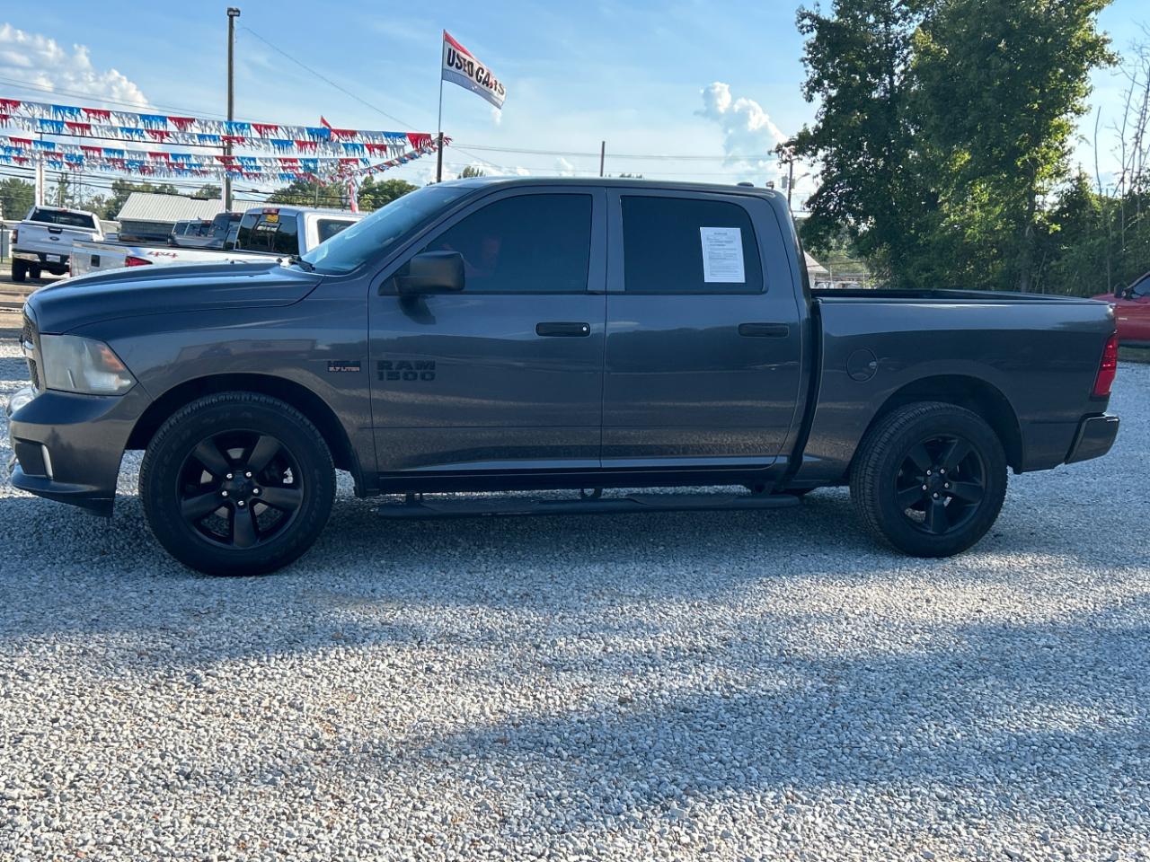 2018 RAM 1500 Express 4x2 Crew Cab 5'7" Box