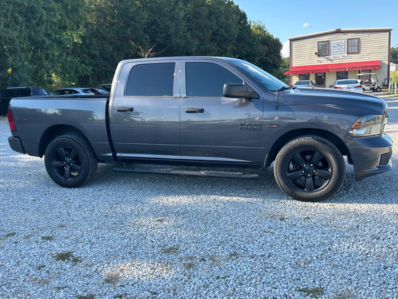 RAM 1500 Express 4x2 Crew Cab 5'7" Box 2018