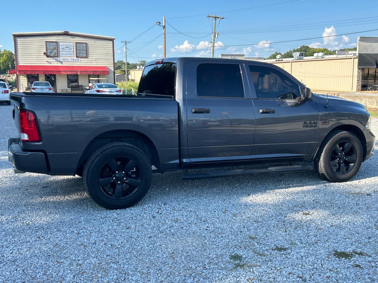 RAM 1500 Express 4x2 Crew Cab 5'7" Box 2018