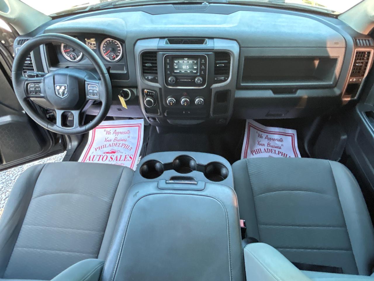 RAM 1500 Express 4x2 Crew Cab 5'7" Box 2018