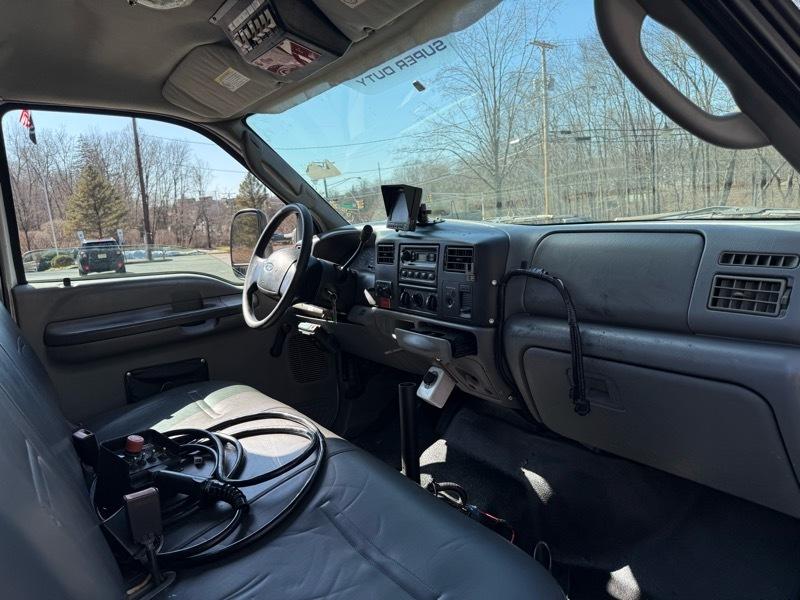 Ford F-550 Regular Cab 2WD DRW 2003