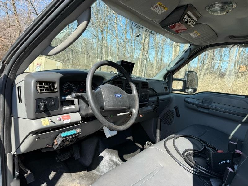 Ford F-550 Regular Cab 2WD DRW 2003