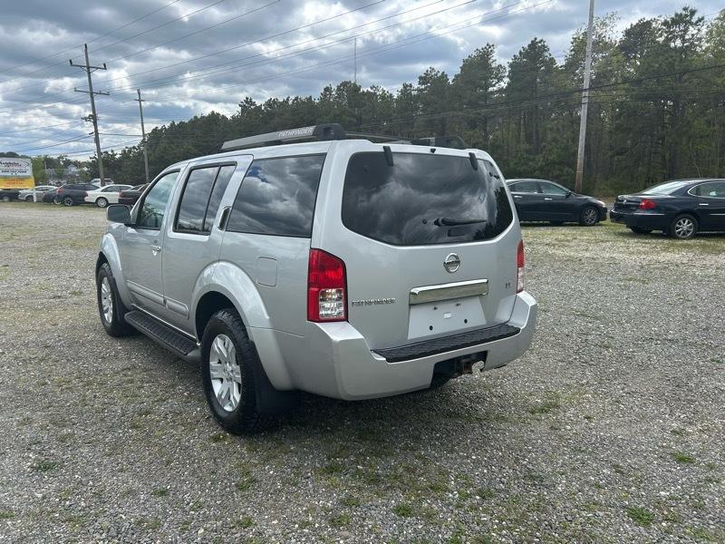 Nissan Pathfinder XE 4WD 2005