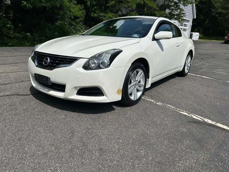 Nissan Altima 2.5 S 6M/T Coupe 2010