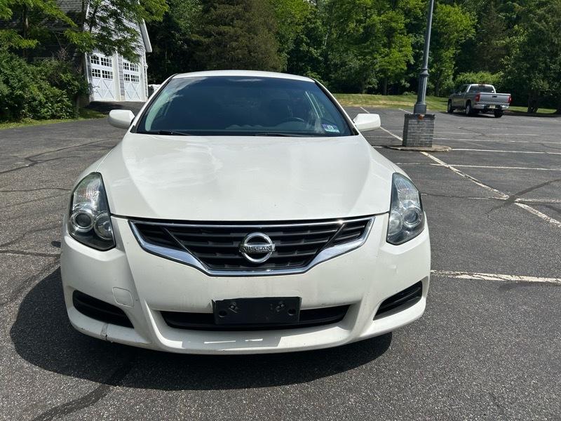 Nissan Altima 2.5 S 6M/T Coupe 2010
