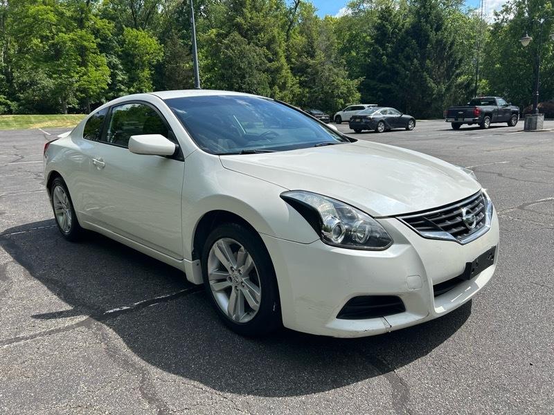 Nissan Altima 2.5 S 6M/T Coupe 2010