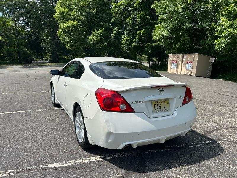 Nissan Altima 2.5 S 6M/T Coupe 2010