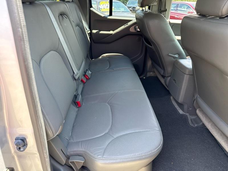 Nissan Frontier 4WD Crew Cab LWB Auto SL 2012