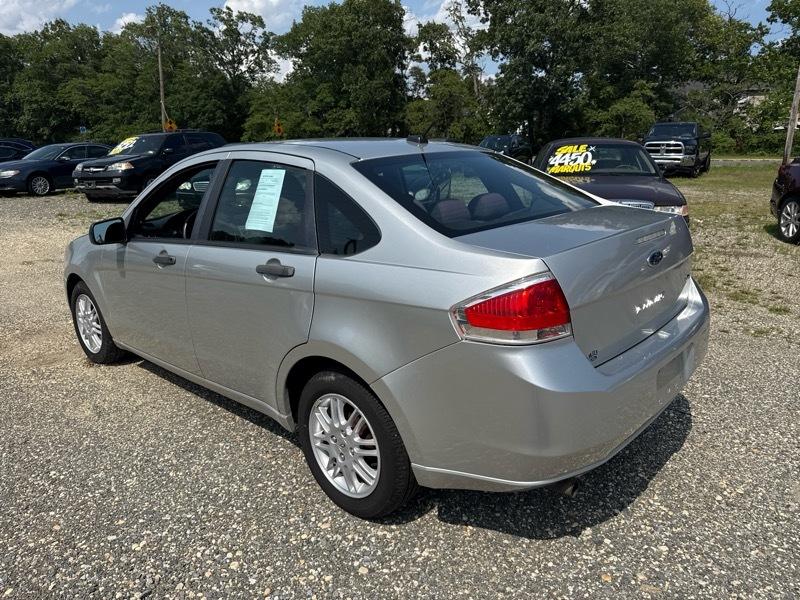 Ford Focus SE Sedan 2010