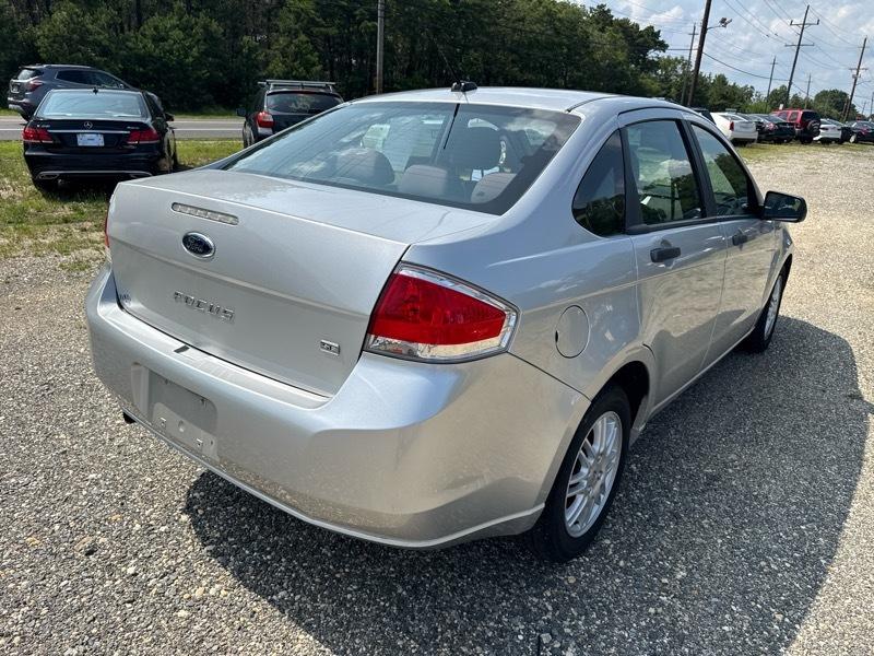 Ford Focus SE Sedan 2010