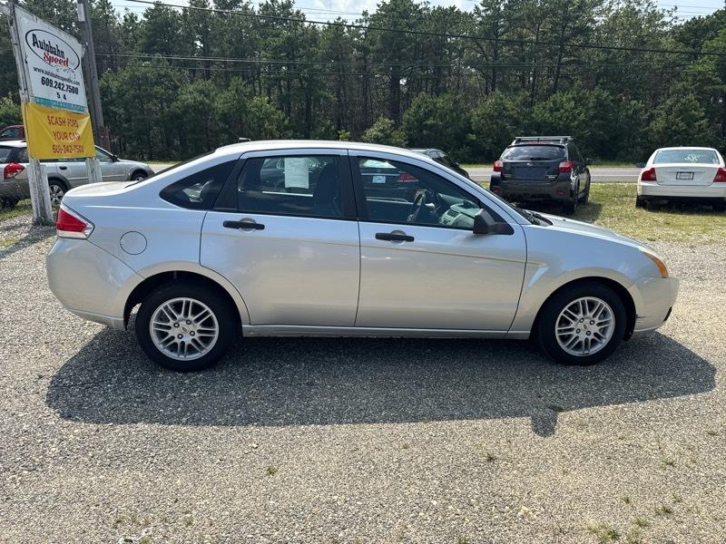 Ford Focus SE Sedan 2010